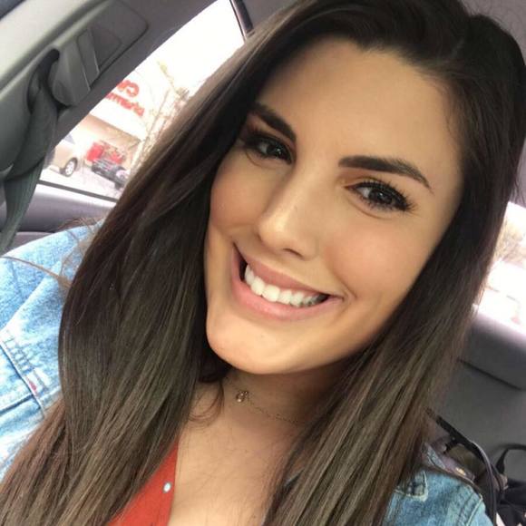 Meet your Posher, Brianna💓 - Picture 3 of 4